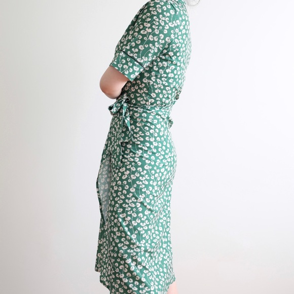 NWOT GREEN FLORAL WRAP DRESS - Picture 2 of 5